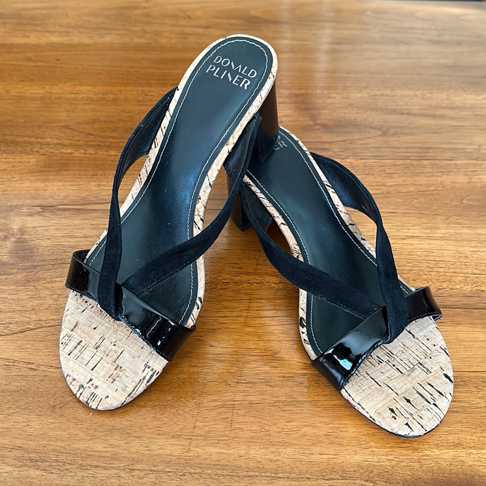 Donald Pliner Oona Block Heel Sandal. Size 9.